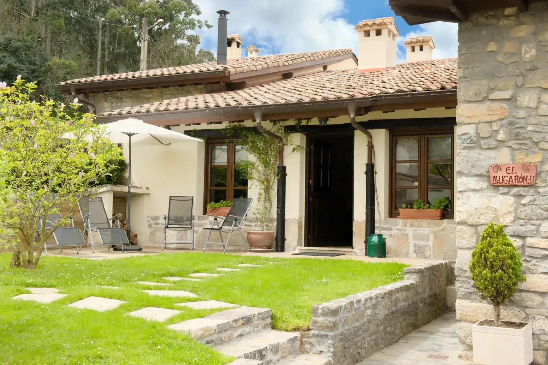 El Llugarón - Foto 1