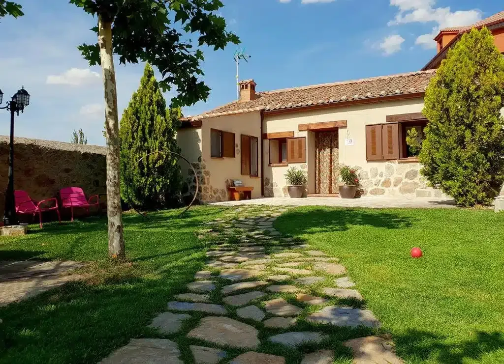 Casa Entre Acebedas y jardín con barbacoa - Foto 1