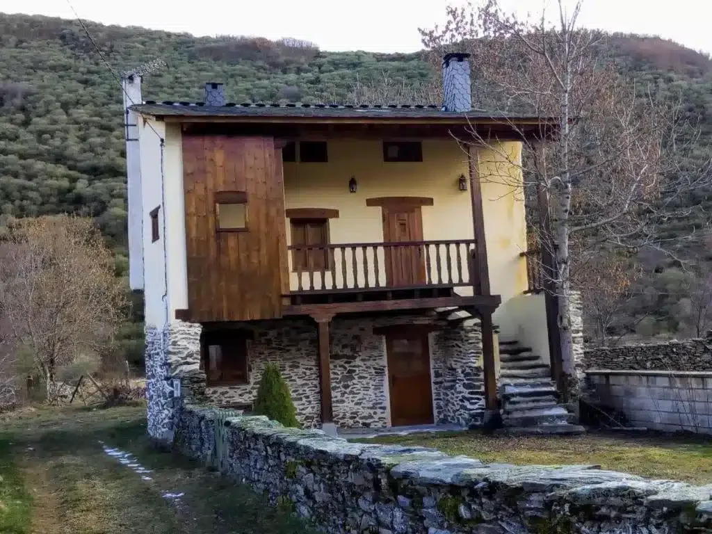 Casa Rural El Llao Y Los Fresnos - El Urogallo - Foto 1