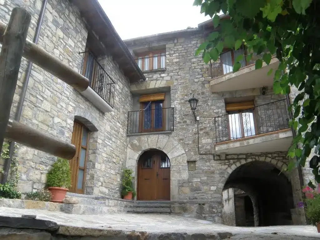 Casa Cosculluela - Foto 1