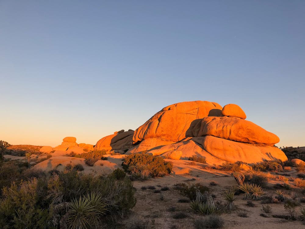 Formación rocosa "Cabezo de Castildetierra" al atardecer - Mis Casas Rurales