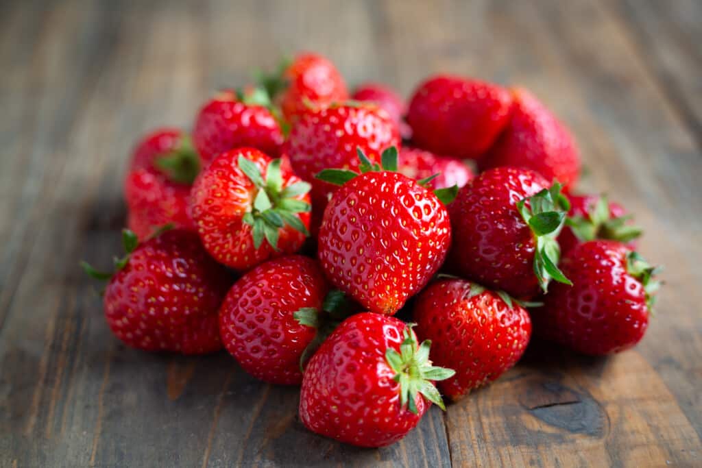 Fresas para combatir el calor del verano haciendo turismo rural