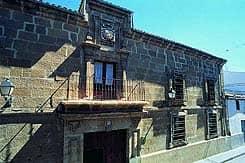 Casa Palacio Conde de Garcinarro situado en 10585 en la provincia de 17 plazas 28 desde 32.00€ persona/noche