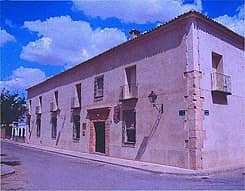 Casa de los Acacio situado en 10650 en la provincia de 17 plazas 14 desde 47.75€ persona/noche