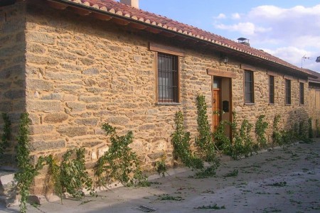 Casa de La Parrada situado en 15976 en la provincia de 50 plazas 6 desde 15.48€ persona/noche